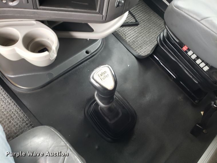 image for item DH5798 2012 Volvo VN semi truck