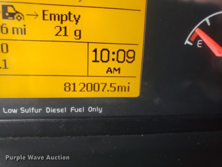 image for item DH5798 2012 Volvo VN semi truck