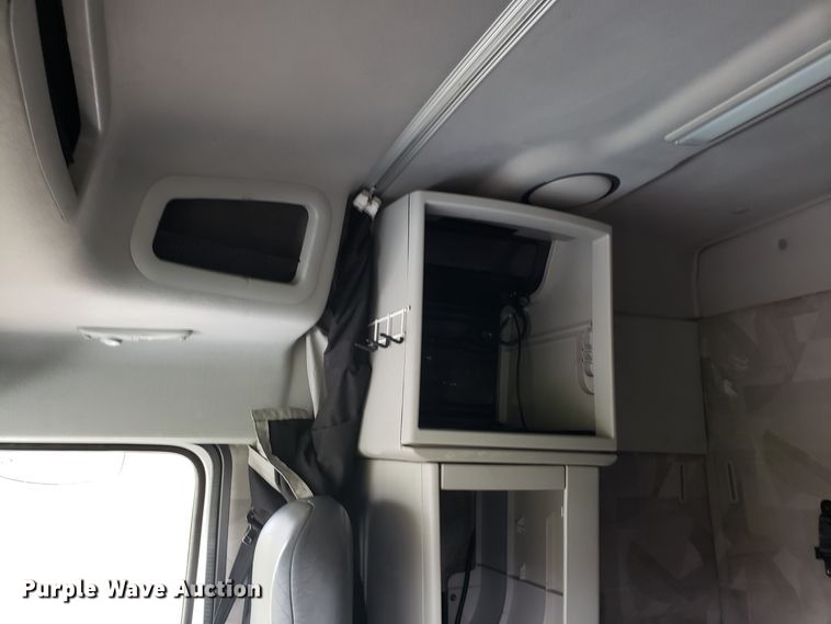 image for item DH5798 2012 Volvo VN semi truck