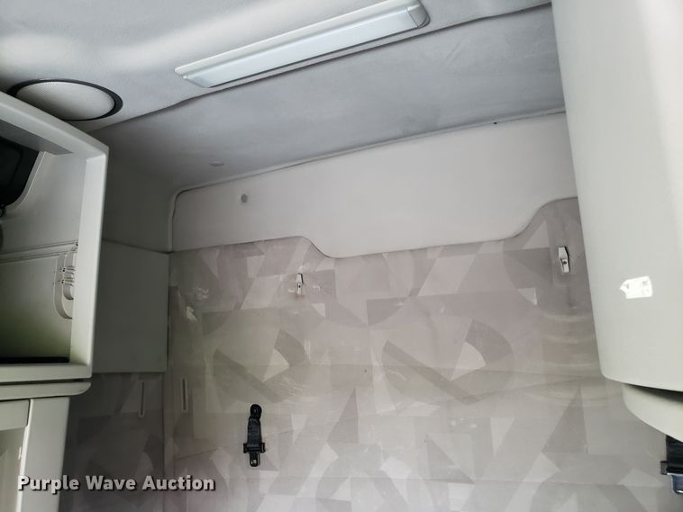 image for item DH5798 2012 Volvo VN semi truck