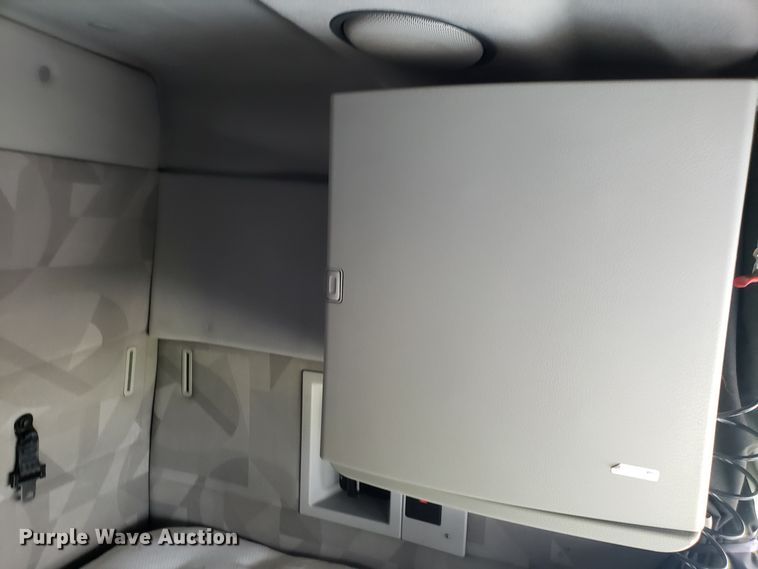 image for item DH5798 2012 Volvo VN semi truck