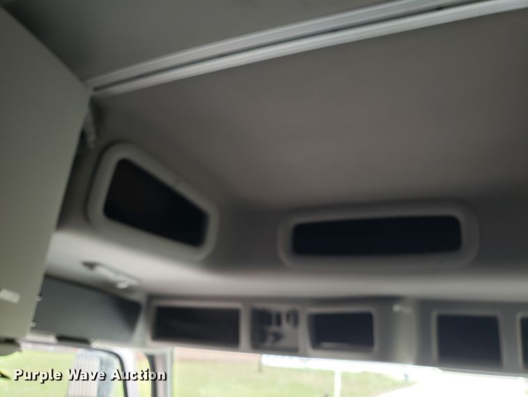 image for item DH5798 2012 Volvo VN semi truck