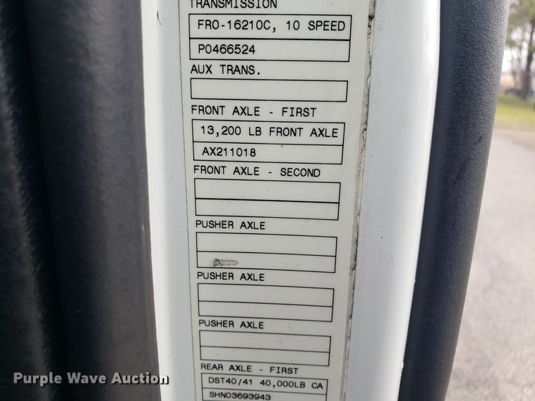 image for item DH5798 2012 Volvo VN semi truck