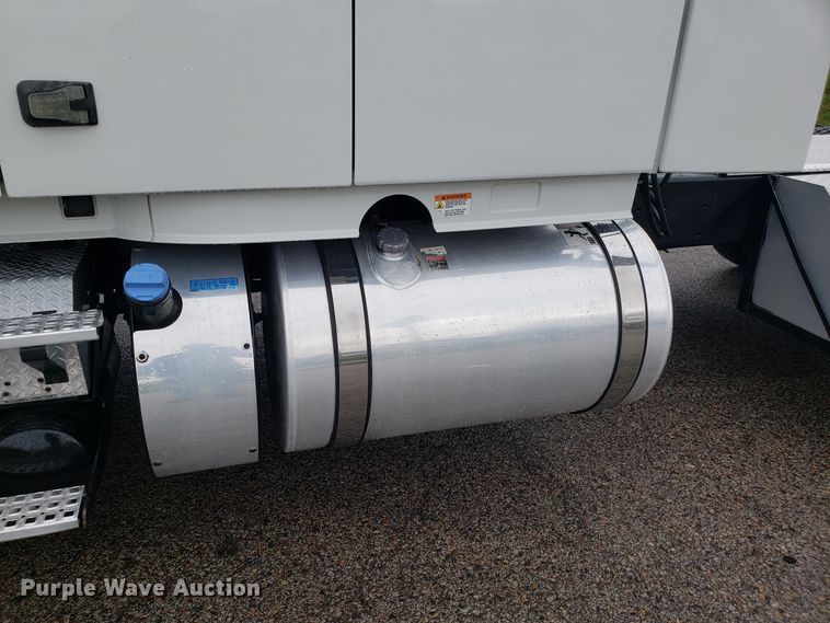 image for item DH5798 2012 Volvo VN semi truck