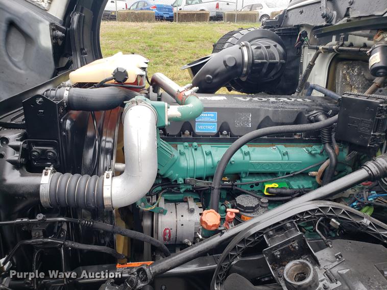 image for item DH5798 2012 Volvo VN semi truck