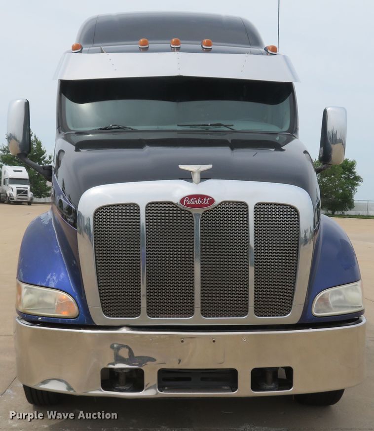 image for item DI2086 2007 Peterbilt 387  semi truck