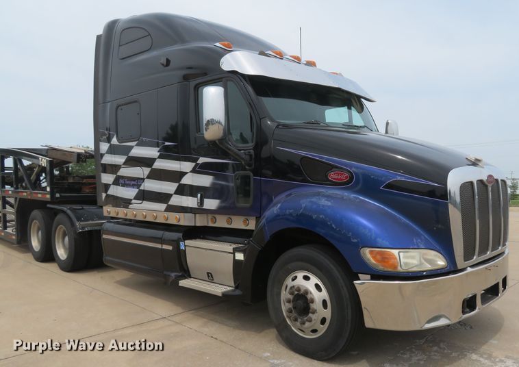 image for item DI2086 2007 Peterbilt 387  semi truck