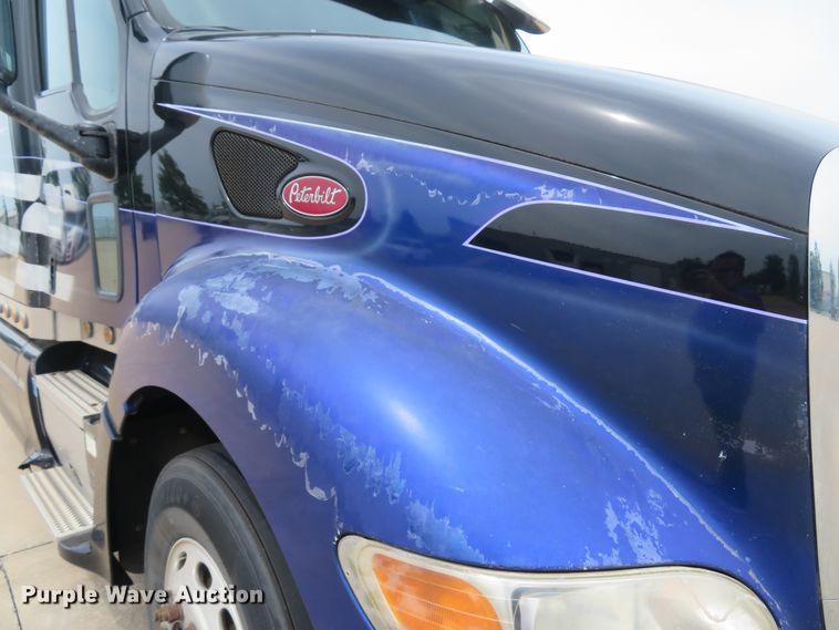 image for item DI2086 2007 Peterbilt 387  semi truck
