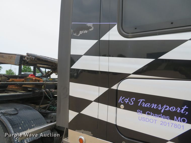 image for item DI2086 2007 Peterbilt 387  semi truck