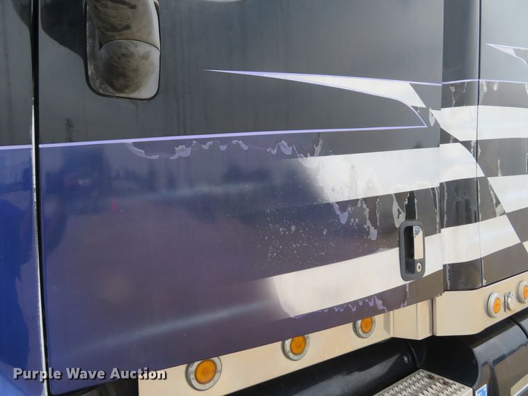 image for item DI2086 2007 Peterbilt 387  semi truck