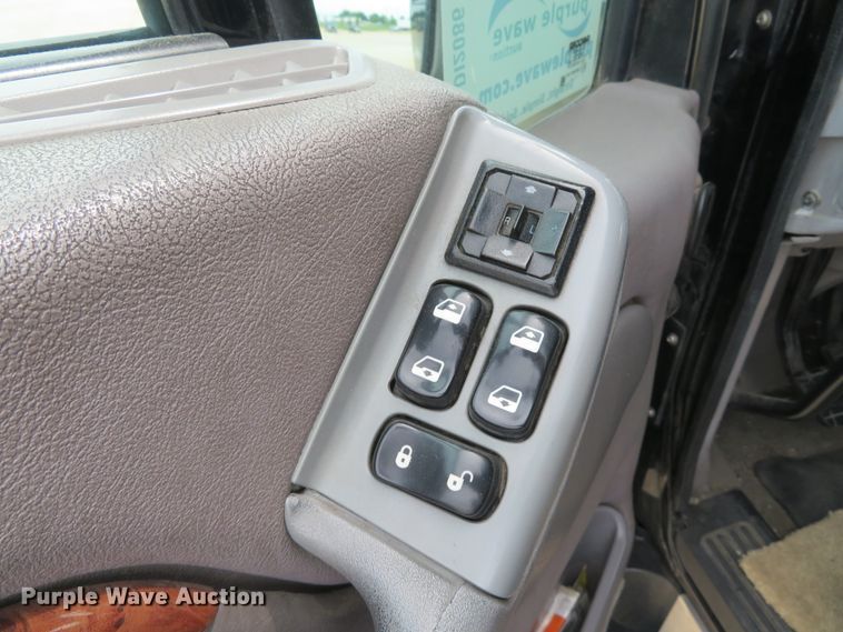 image for item DI2086 2007 Peterbilt 387  semi truck