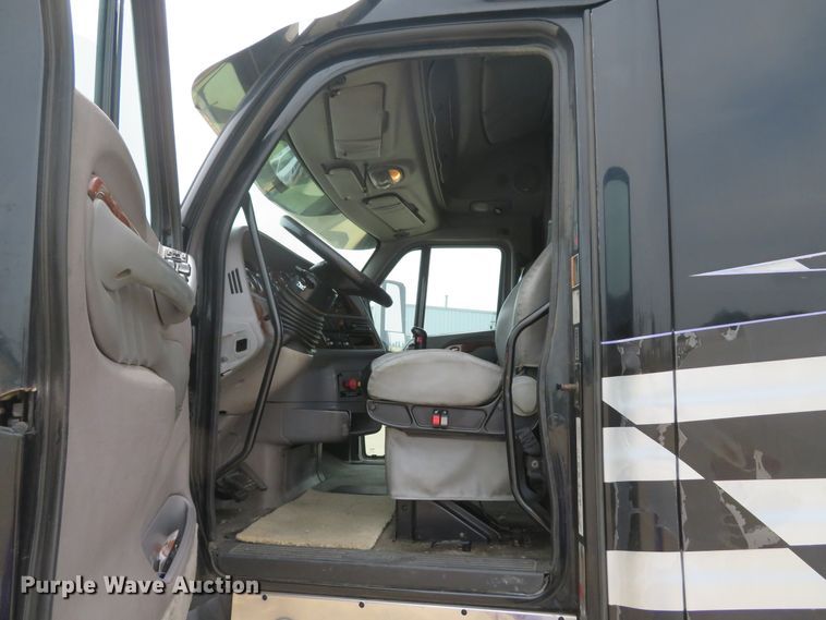 image for item DI2086 2007 Peterbilt 387  semi truck