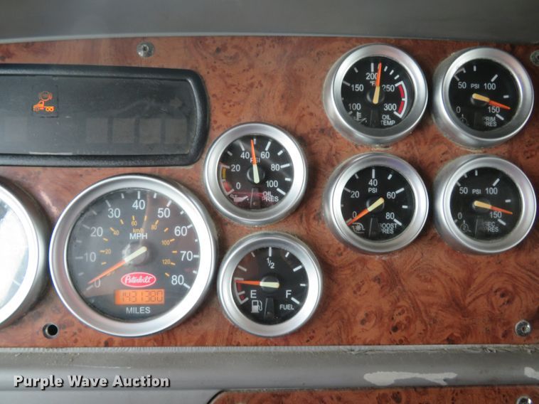 image for item DI2086 2007 Peterbilt 387  semi truck