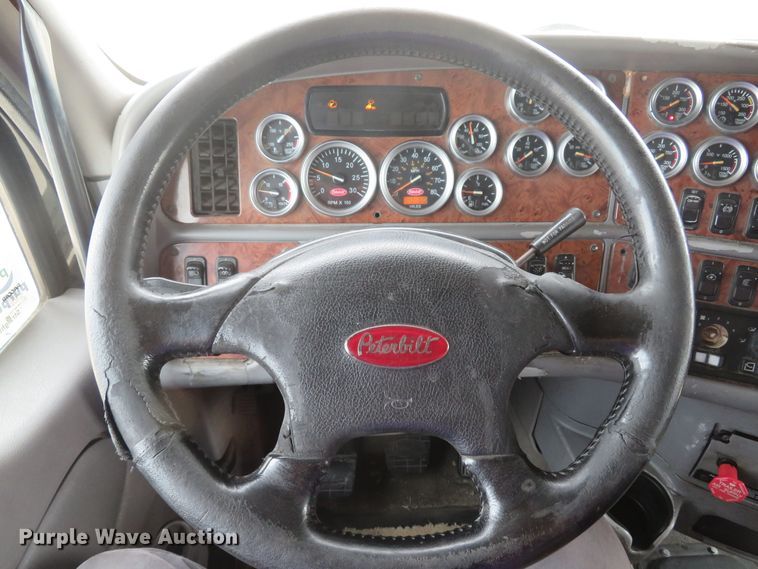 image for item DI2086 2007 Peterbilt 387  semi truck