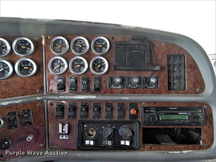 image for item DI2086 2007 Peterbilt 387  semi truck