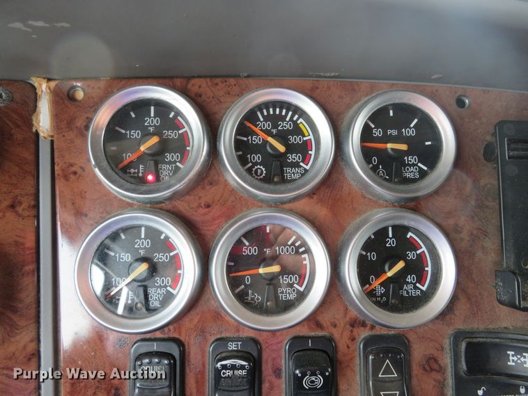 image for item DI2086 2007 Peterbilt 387  semi truck