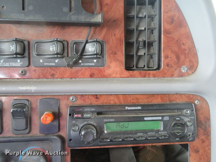 image for item DI2086 2007 Peterbilt 387  semi truck