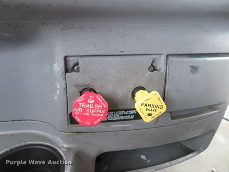 image for item DI2086 2007 Peterbilt 387  semi truck