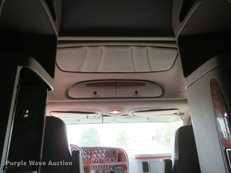 image for item DI2086 2007 Peterbilt 387  semi truck