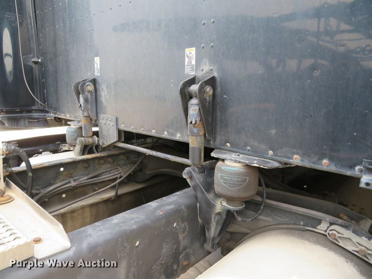 image for item DI2086 2007 Peterbilt 387  semi truck