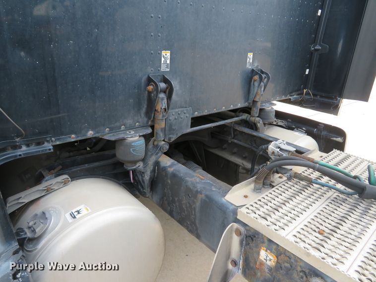 image for item DI2086 2007 Peterbilt 387  semi truck