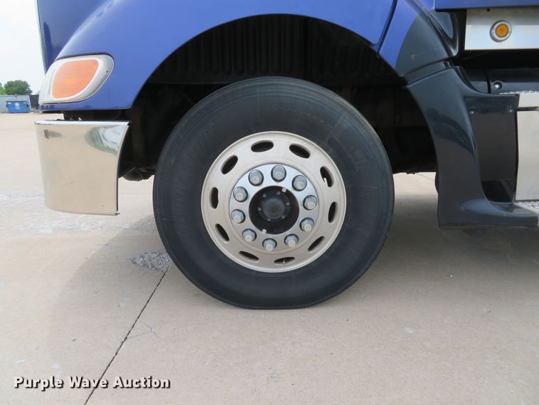 image for item DI2086 2007 Peterbilt 387  semi truck