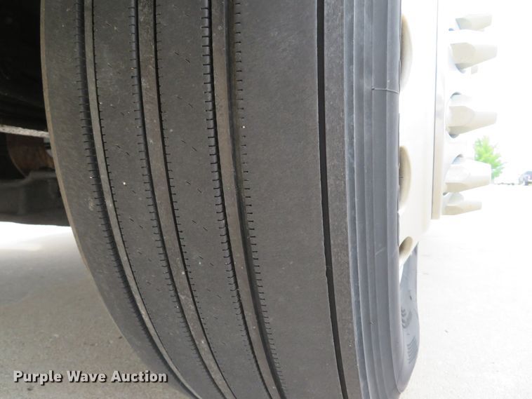 image for item DI2086 2007 Peterbilt 387  semi truck