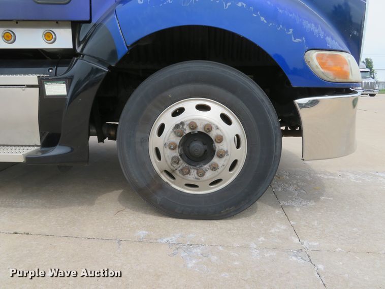 image for item DI2086 2007 Peterbilt 387  semi truck