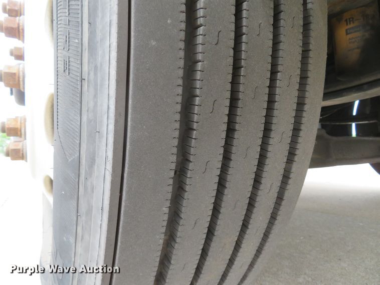 image for item DI2086 2007 Peterbilt 387  semi truck