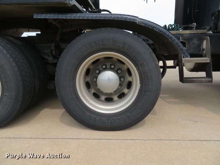 image for item DI2086 2007 Peterbilt 387  semi truck