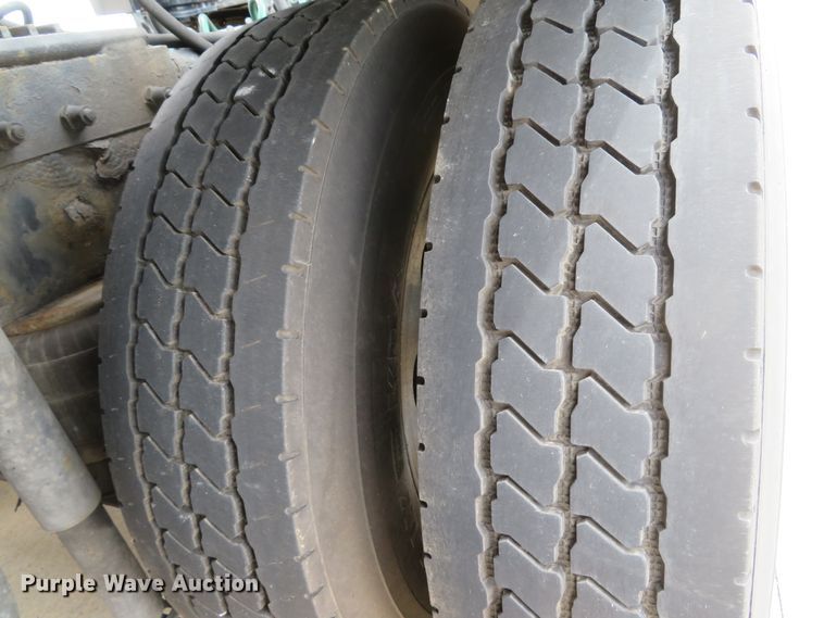 image for item DI2086 2007 Peterbilt 387  semi truck