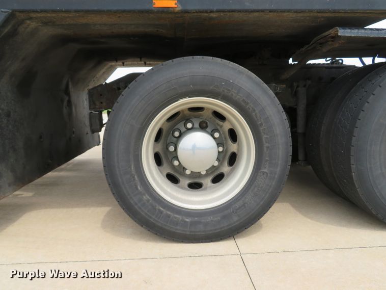 image for item DI2086 2007 Peterbilt 387  semi truck