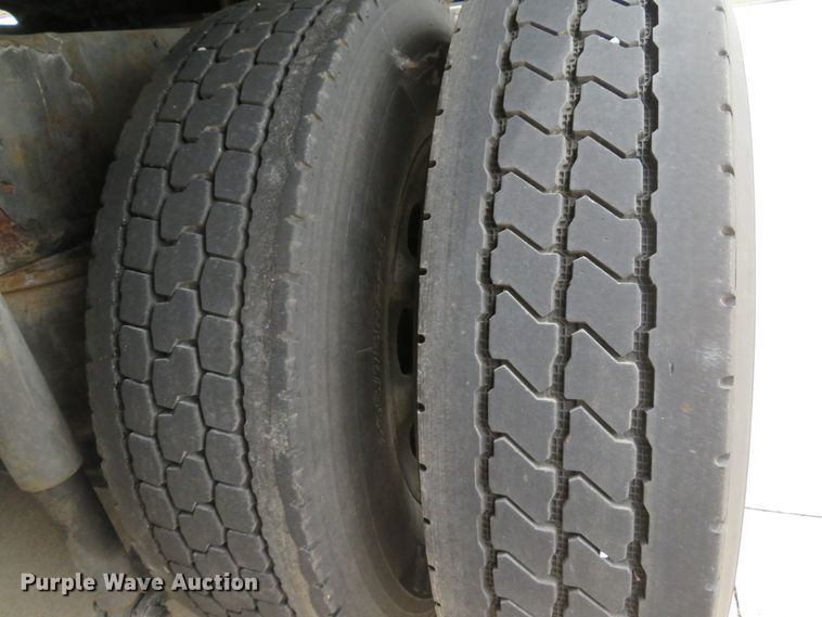 image for item DI2086 2007 Peterbilt 387  semi truck