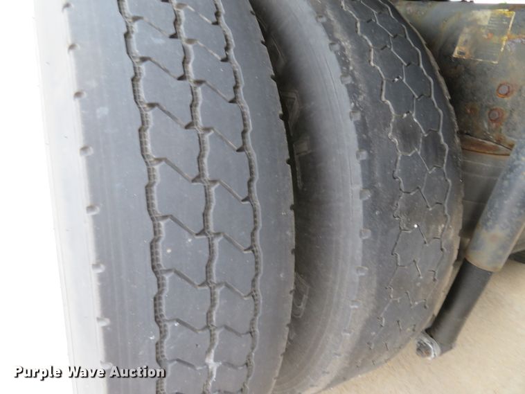 image for item DI2086 2007 Peterbilt 387  semi truck