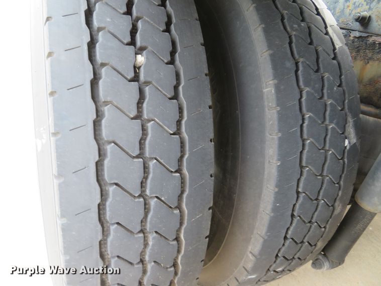 image for item DI2086 2007 Peterbilt 387  semi truck