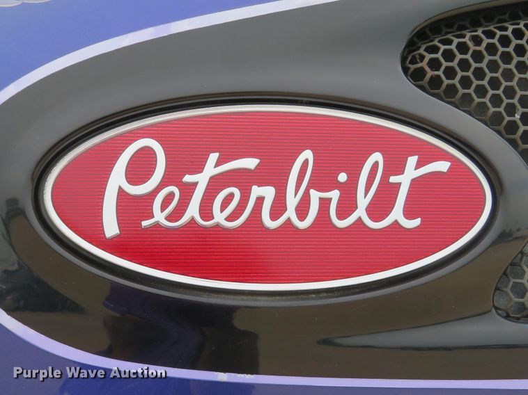 image for item DI2086 2007 Peterbilt 387  semi truck