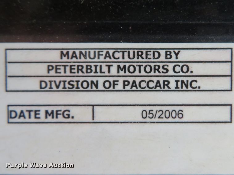 image for item DI2086 2007 Peterbilt 387  semi truck