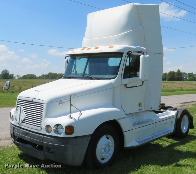 image for item DI2243 2002 Freightliner Century Class ST120  semi truck