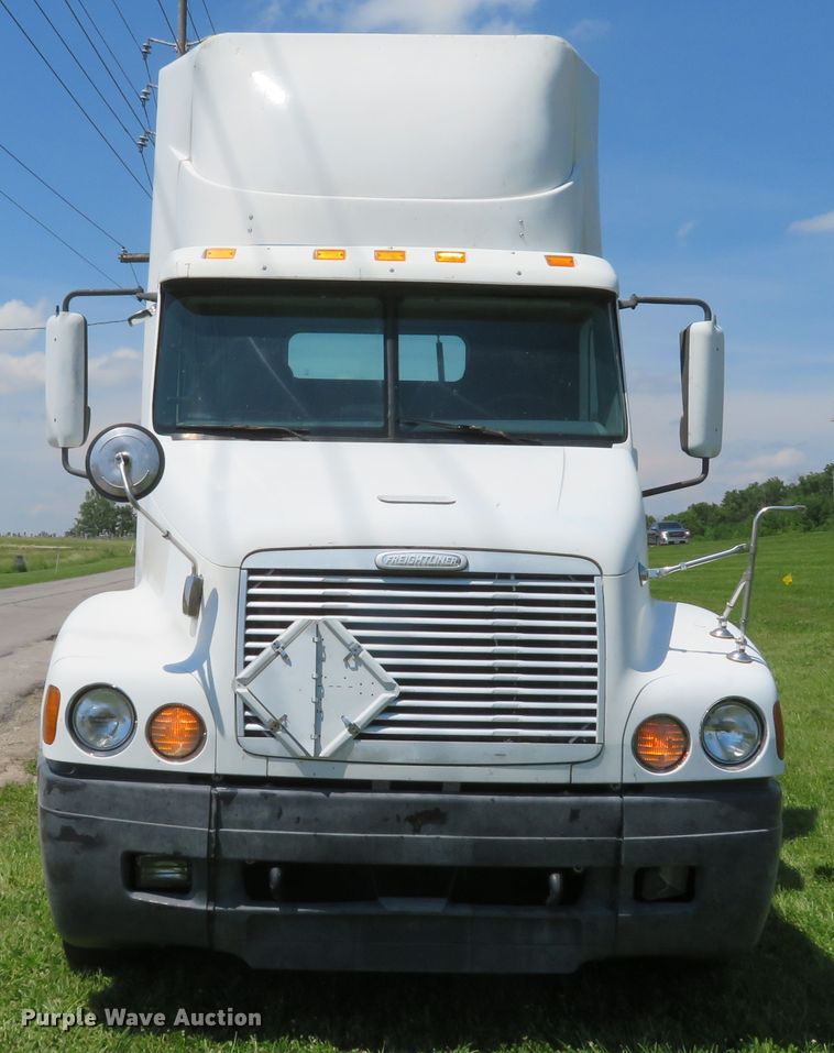 image for item DI2243 2002 Freightliner Century Class ST120  semi truck
