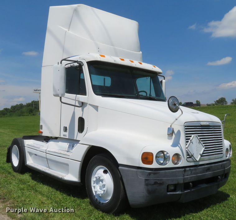 image for item DI2243 2002 Freightliner Century Class ST120  semi truck