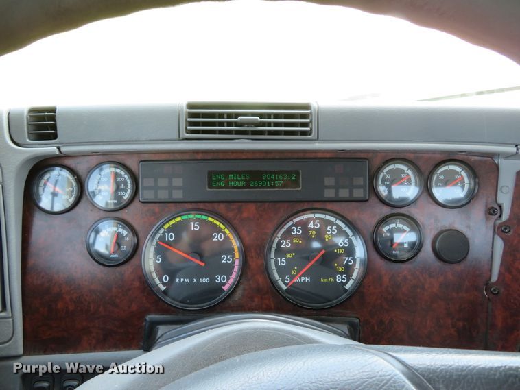 image for item DI2243 2002 Freightliner Century Class ST120  semi truck