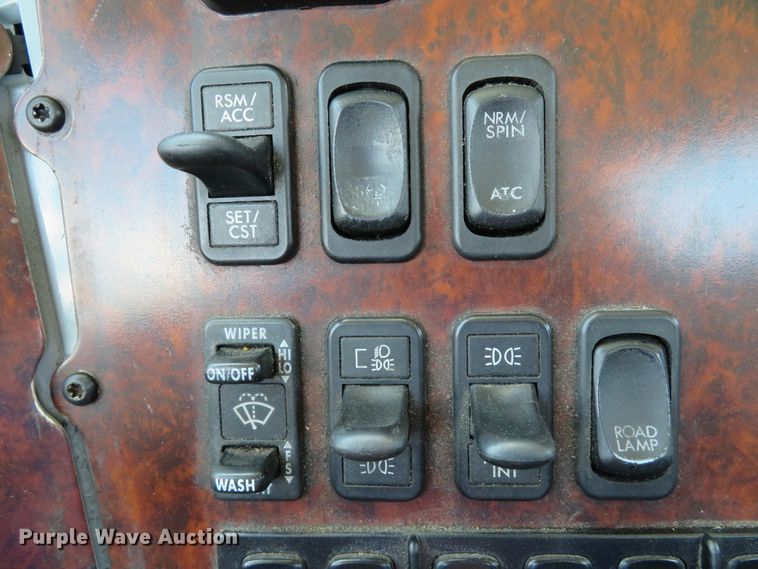 image for item DI2243 2002 Freightliner Century Class ST120  semi truck