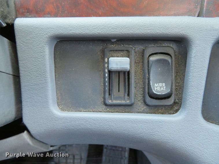 image for item DI2243 2002 Freightliner Century Class ST120  semi truck