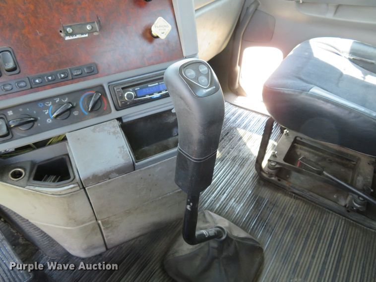 image for item DI2243 2002 Freightliner Century Class ST120  semi truck