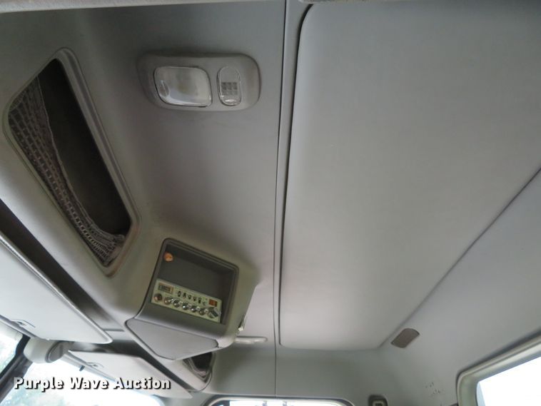 image for item DI2243 2002 Freightliner Century Class ST120  semi truck