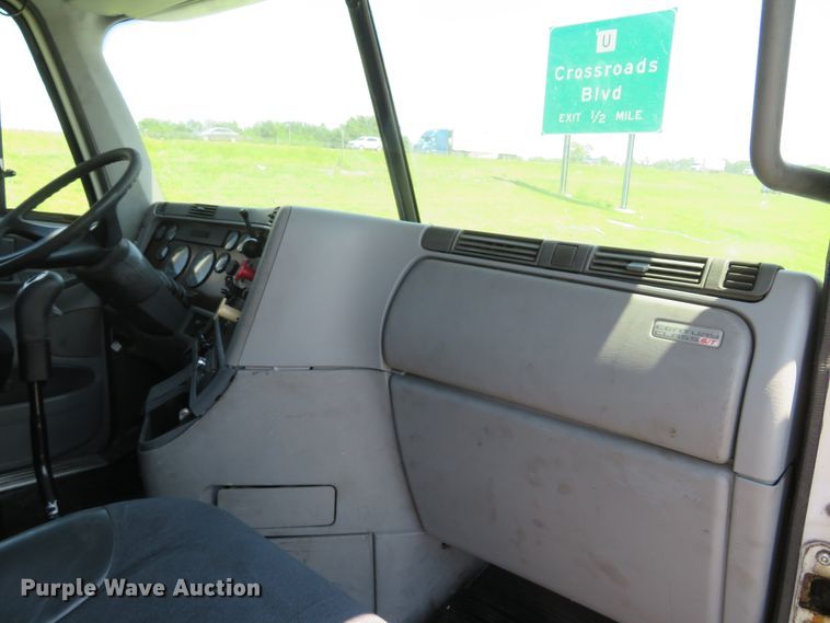 image for item DI2243 2002 Freightliner Century Class ST120  semi truck