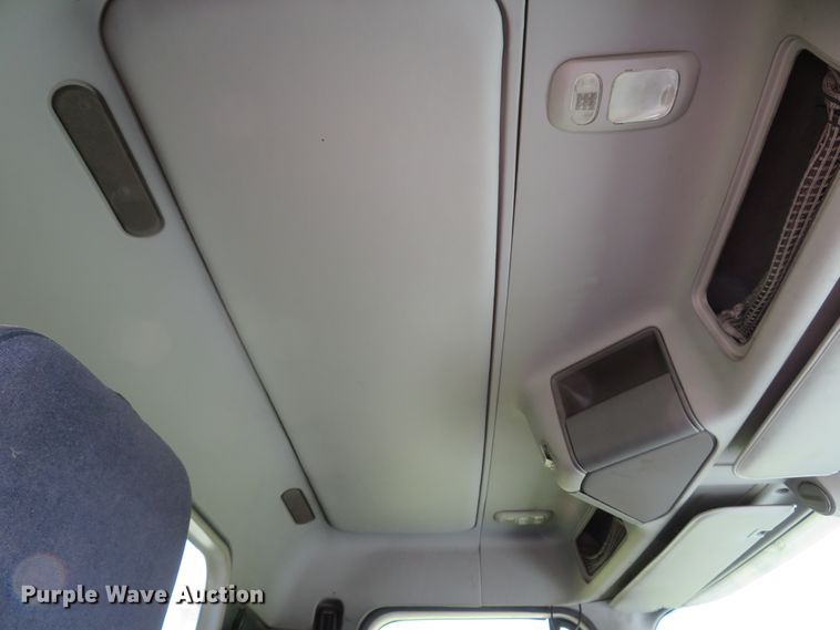 image for item DI2243 2002 Freightliner Century Class ST120  semi truck