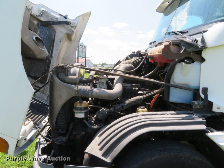 image for item DI2243 2002 Freightliner Century Class ST120  semi truck