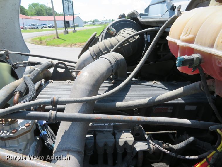 image for item DI2243 2002 Freightliner Century Class ST120  semi truck