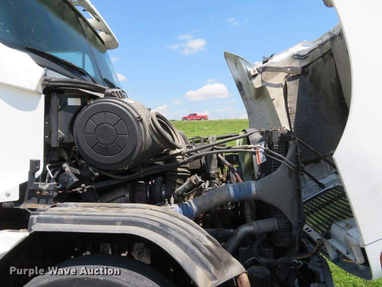 image for item DI2243 2002 Freightliner Century Class ST120  semi truck